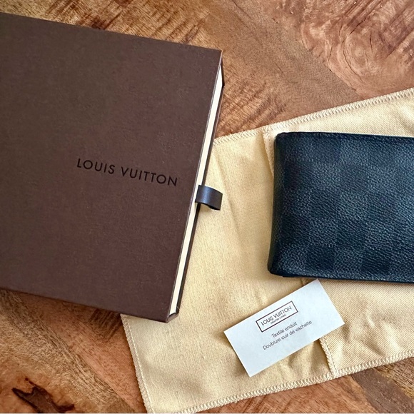 Louis Vuitton Men’s Wallet - Picture 8 of 8